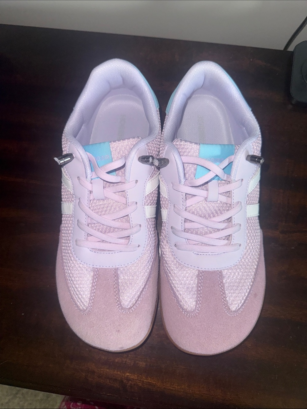 Women's wide toe box Sneakers size 11w